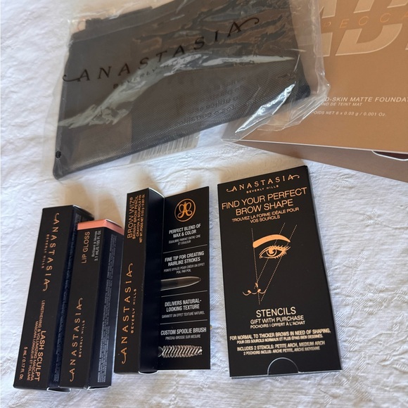 Anastasia Beverly Hills Brow and Lip Collection - Picture 5 of 9